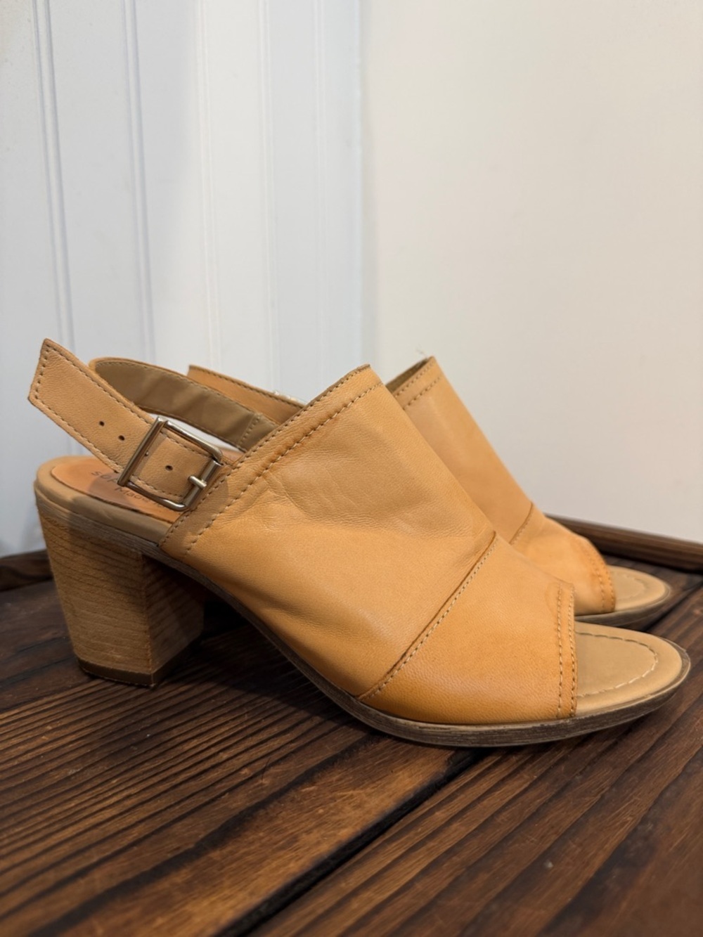 Women’s Sophia Milano Italy Tan Leather Open-Toe Block Heel Sandals